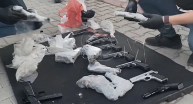 Otomobilin Bagajında 20 Tabanca Ele Geçirildi