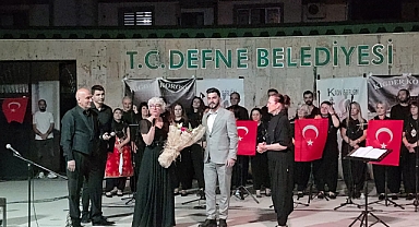 DEFNE'DE HALK KONSERİ İLE VATANDAŞLARA MORAL OLDULAR