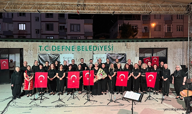 DEFNE'DE HALK KONSERİ İLE VATANDAŞLARA MORAL OLDULAR